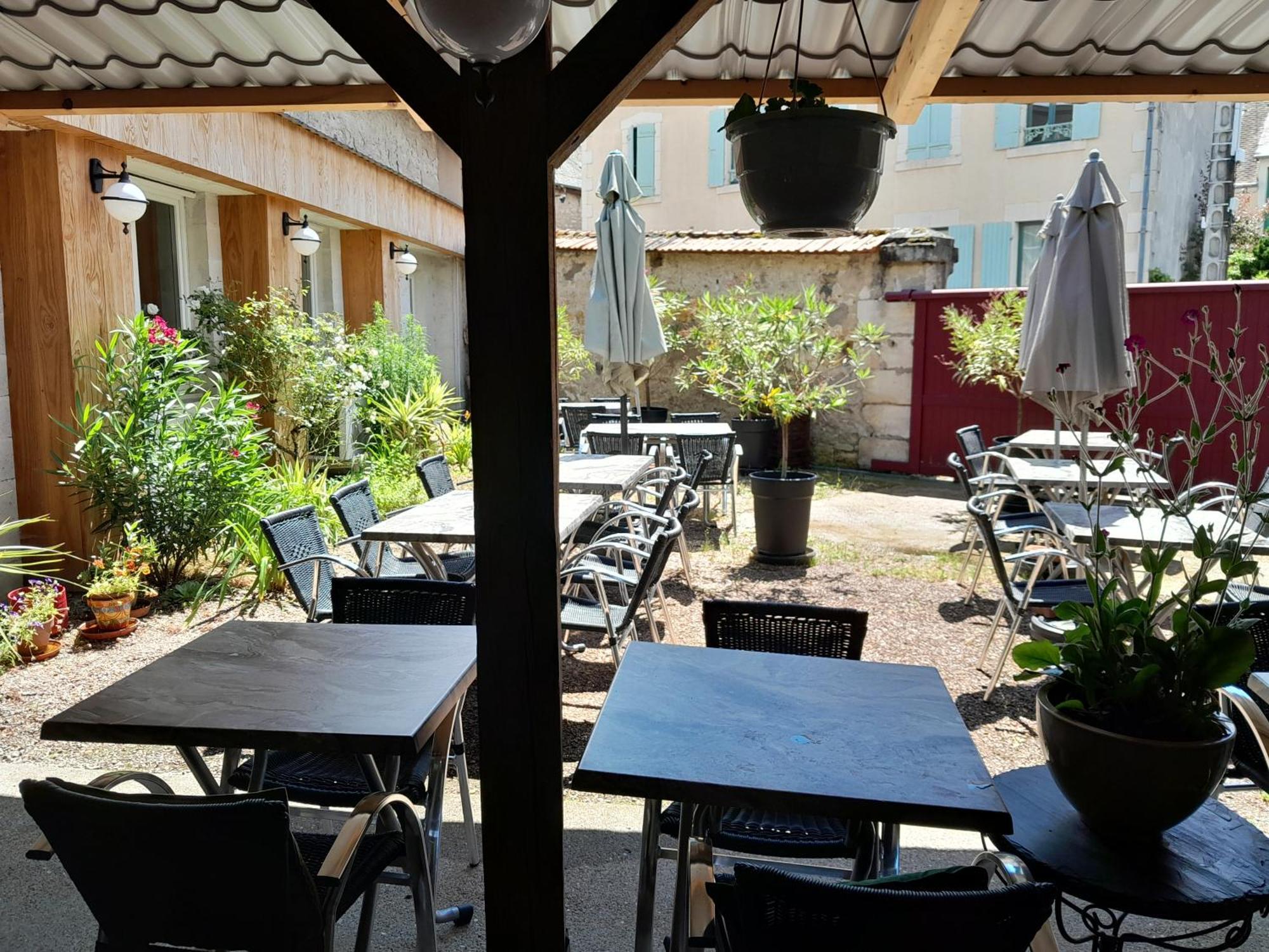 La Pomme D'Or Hotel La Charité-sur-Loire Buitenkant foto